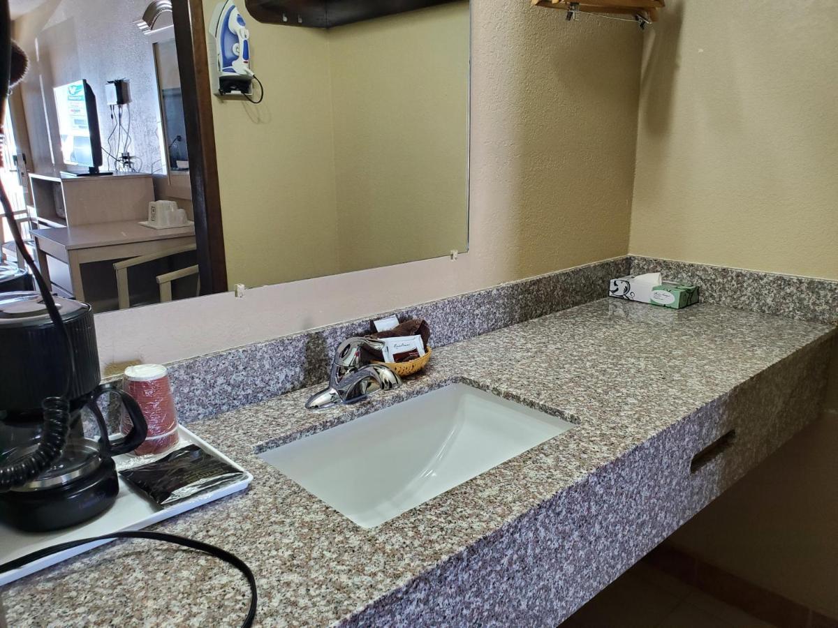 Lodge Usa Motel Guymon Bagian luar foto